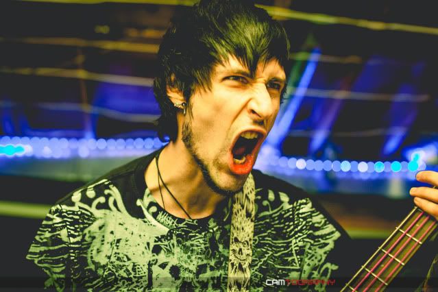 IMAGE: http://i14.photobucket.com/albums/a303/Jakedexter/LastHorizonBirthdayBash-458.jpg