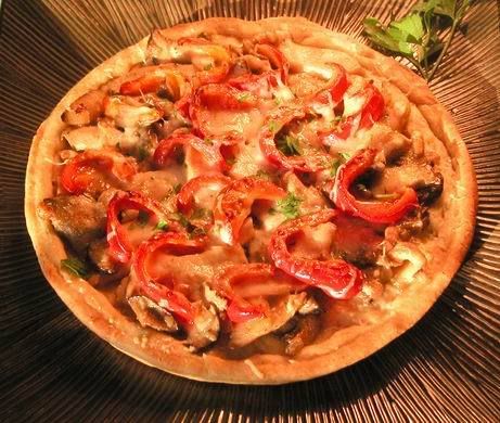 Mushroom and red pepper pizza