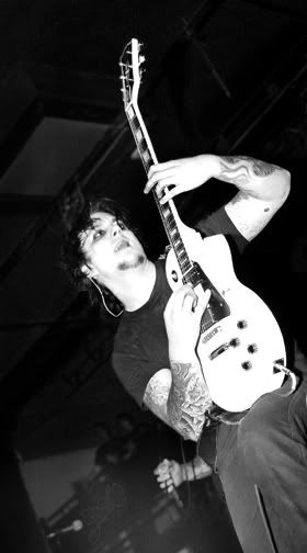 http://i14.photobucket.com/albums/a308/A7Xgirl_666/syn2.jpg