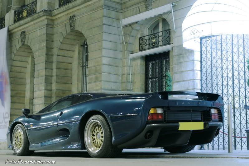 http://i14.photobucket.com/albums/a308/Cantiello22/JAGUAR_XJ220_-_22-2-1.jpg