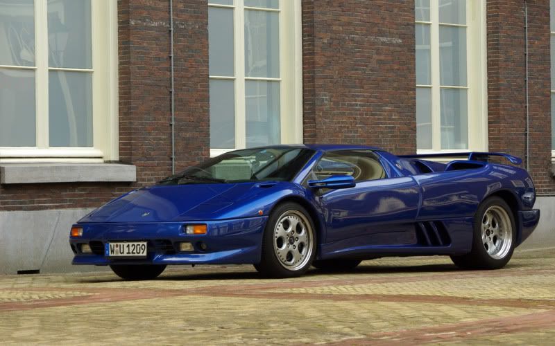 http://i14.photobucket.com/albums/a308/Cantiello22/lamborghini_diablo-vt-roadster_1440-900.jpg