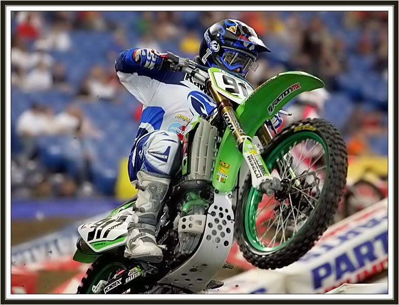 IMAGE: http://i14.photobucket.com/albums/a311/crash32/Indy%202007/KM2K8012.jpg