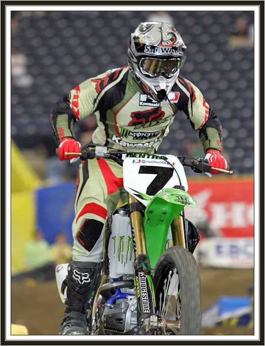 IMAGE: http://i14.photobucket.com/albums/a311/crash32/Indy%202007/KM2K8060.jpg