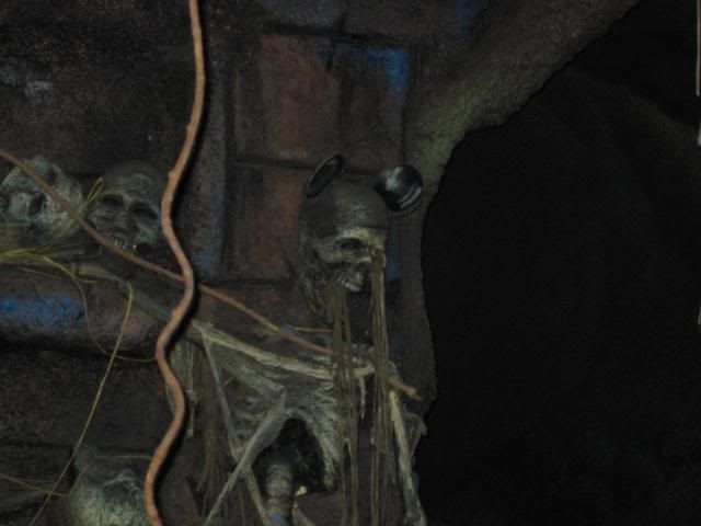 Skeleton with Mickey ears - MiceChat