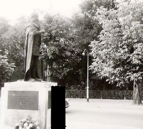 2TheStatueofSkenderbeginBrussel-Sch.jpg