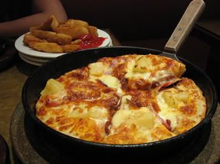 Potato wedge & Hawaiian bacon pizza