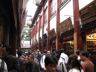 Foreboding alleys of Chenghuang Miao