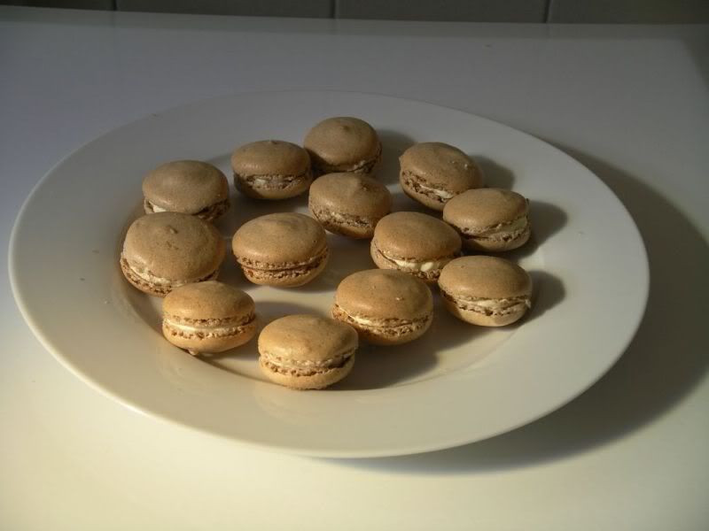http://i14.photobucket.com/albums/a320/Dijn82/cinnamonmacarons5.jpg