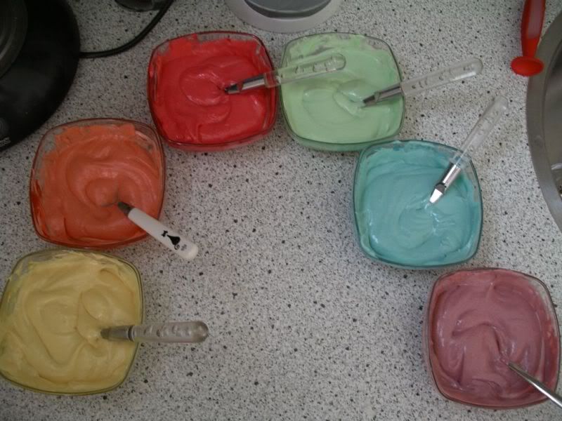 http://i14.photobucket.com/albums/a320/Dijn82/rainbowcake4.jpg