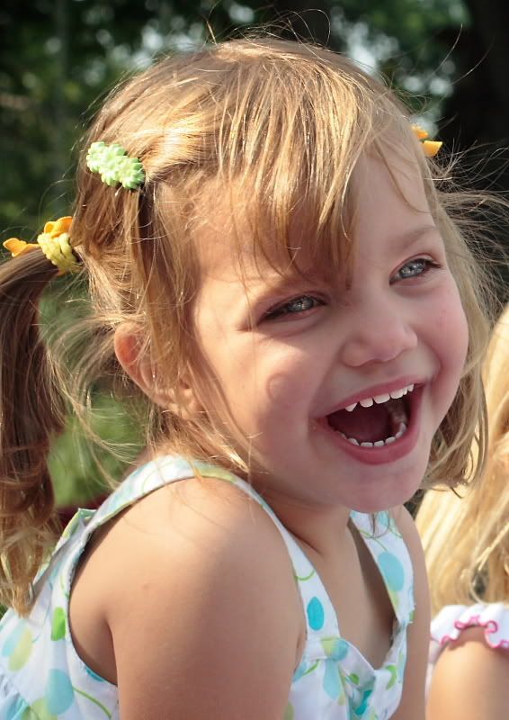 IMAGE: http://i14.photobucket.com/albums/a320/mrludecrs/Hannah_s3.jpg