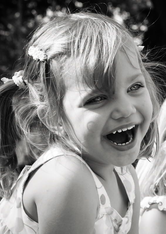 IMAGE: http://i14.photobucket.com/albums/a320/mrludecrs/Hannah_s4.jpg