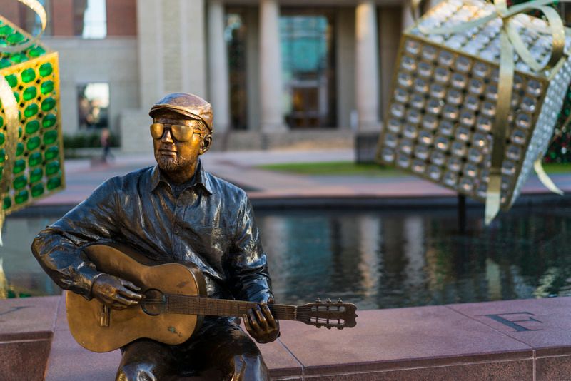 IMAGE: http://i14.photobucket.com/albums/a321/mystik610/guitarist55_zpstnh1t10s.jpg