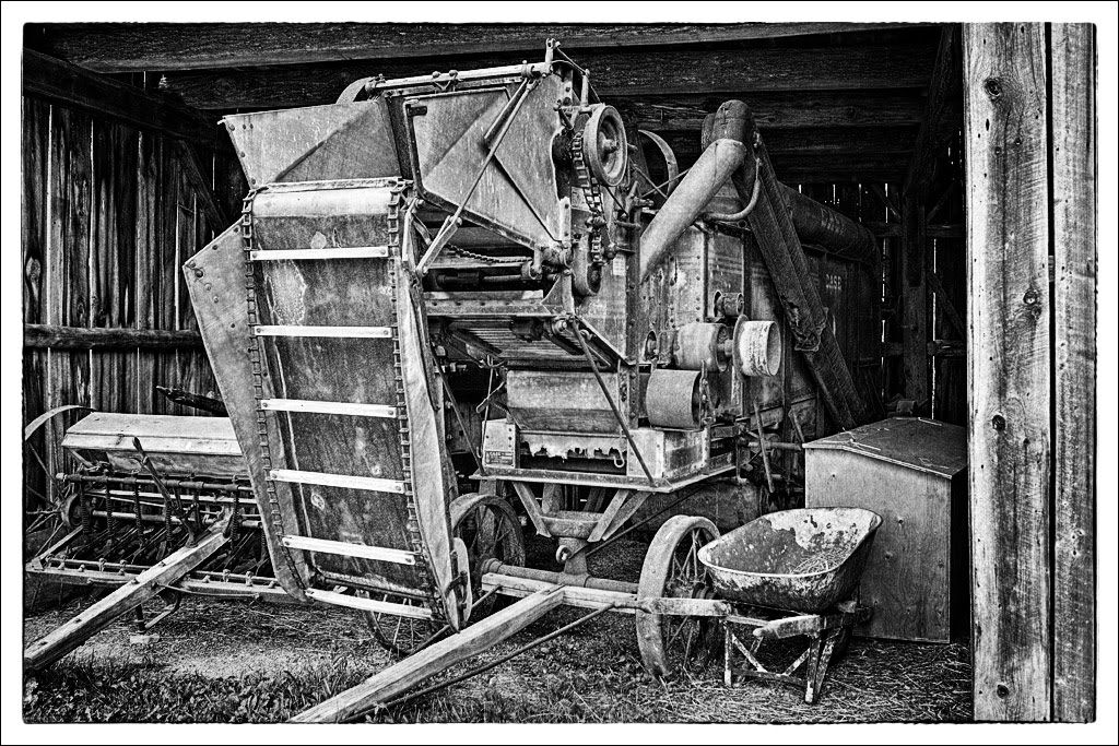 IMAGE: http://i14.photobucket.com/albums/a323/rathgarb/Pix/0108mediachance2BW-PPWWW.jpg