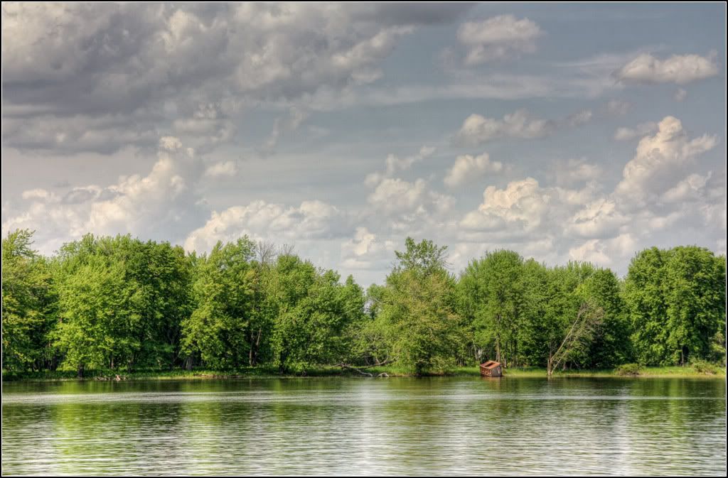 IMAGE: http://i14.photobucket.com/albums/a323/rathgarb/Pix/IMG_2283_4_5_tonemappedzoom2PMPPWWW.jpg