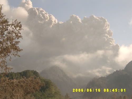 wedhus gembel, mount merapi erupts