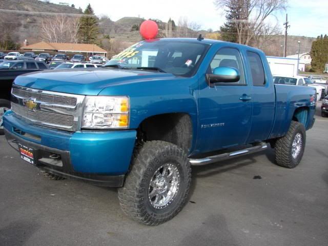 Re Needed picture of a Lowered laser blue NNBS lowered silverado
