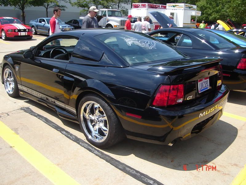 http://i14.photobucket.com/albums/a332/shhiknow/summit%20car%20show/DSC00894.jpg