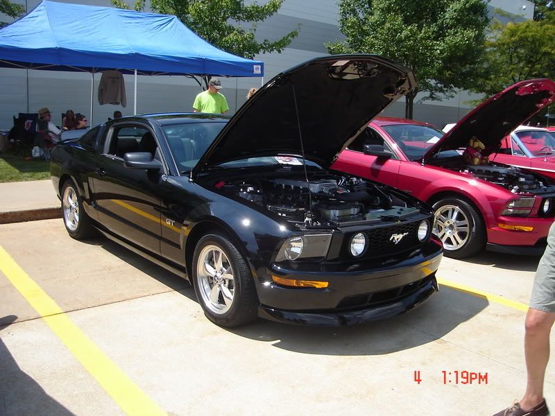 http://i14.photobucket.com/albums/a332/shhiknow/summit%20car%20show/DSC00900.jpg