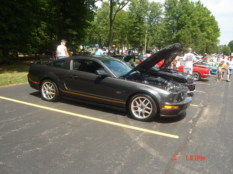 http://i14.photobucket.com/albums/a332/shhiknow/summit%20car%20show/DSC00942.jpg