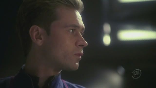 3x07_grab41516x640.jpg