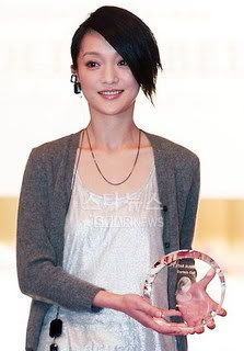 zhou xun holds campaign medal