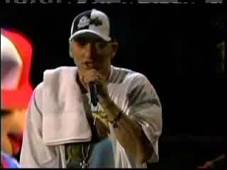 http://i14.photobucket.com/albums/a343/sazzz23/Eminem/Live%20Performance%20Snap%20Shot/ALTMKB2.jpg