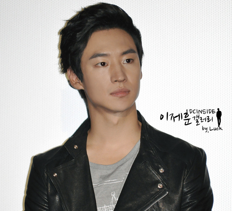 Lee Je-hoon: The Photogallery | Raine's Dichotomy