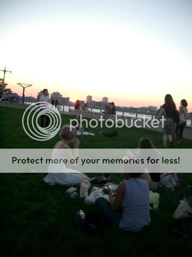 picnic by the harbour with liz, susane and Estelle