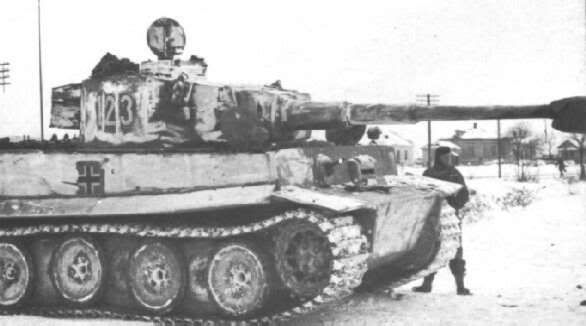 PhotoMilitary-Ww2-GermanPanzerKampf.jpg
